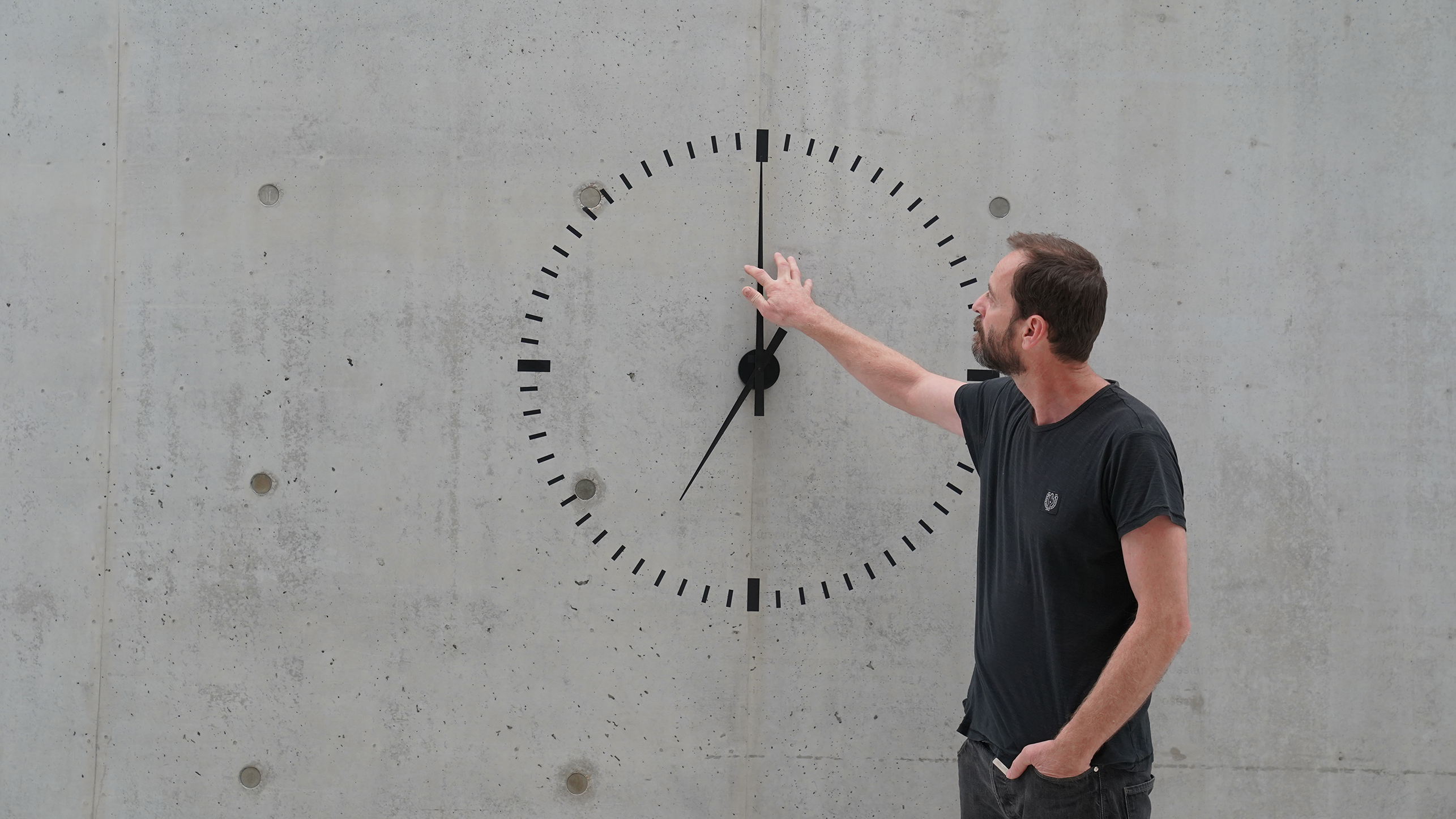 Performing Time (MAXXI), 2024. Performance at Museo nazionale delle arti del XXI secolo – MAXXI, Rome. Photo: Francesco S. Russomanno