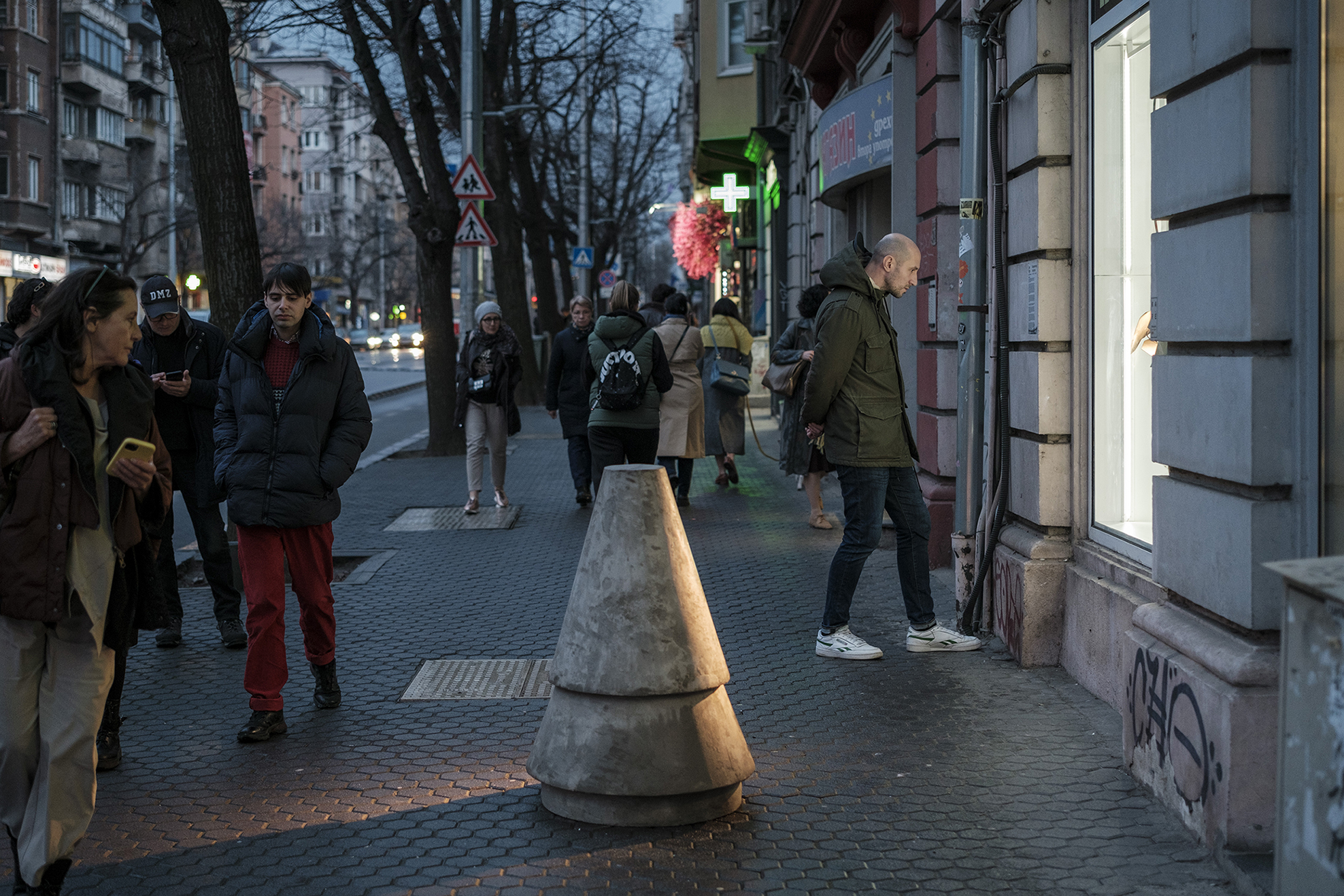 empêche-pipi, 2024. Concrete object, installation view Posta Gallery, Sofia. Photo: Mihail Novakov