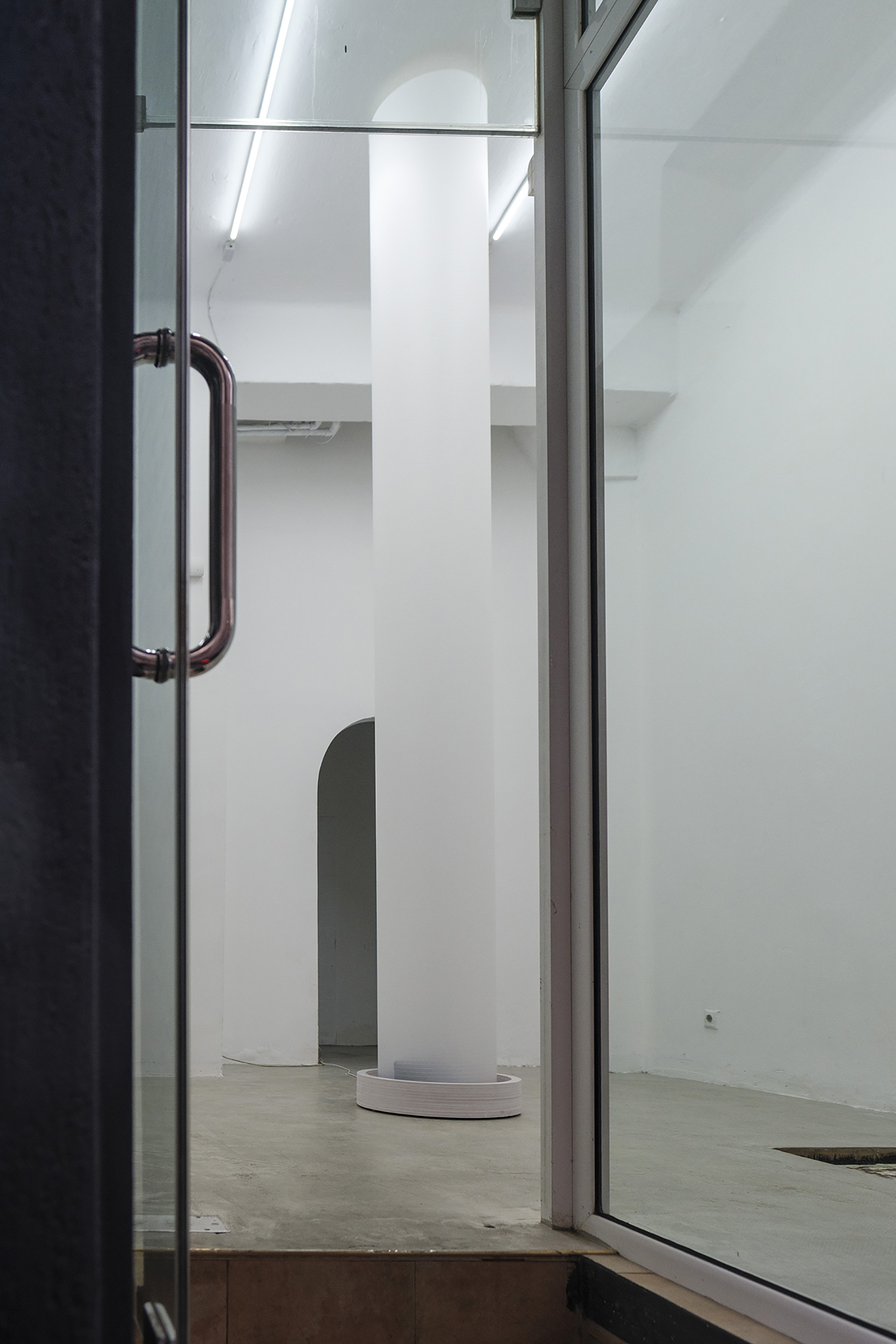 The Desire Lead to Constructive Flaws, 2024. Deflatable column, installation view Punta Gallery, Sofia. Photo: Mihail Novakov