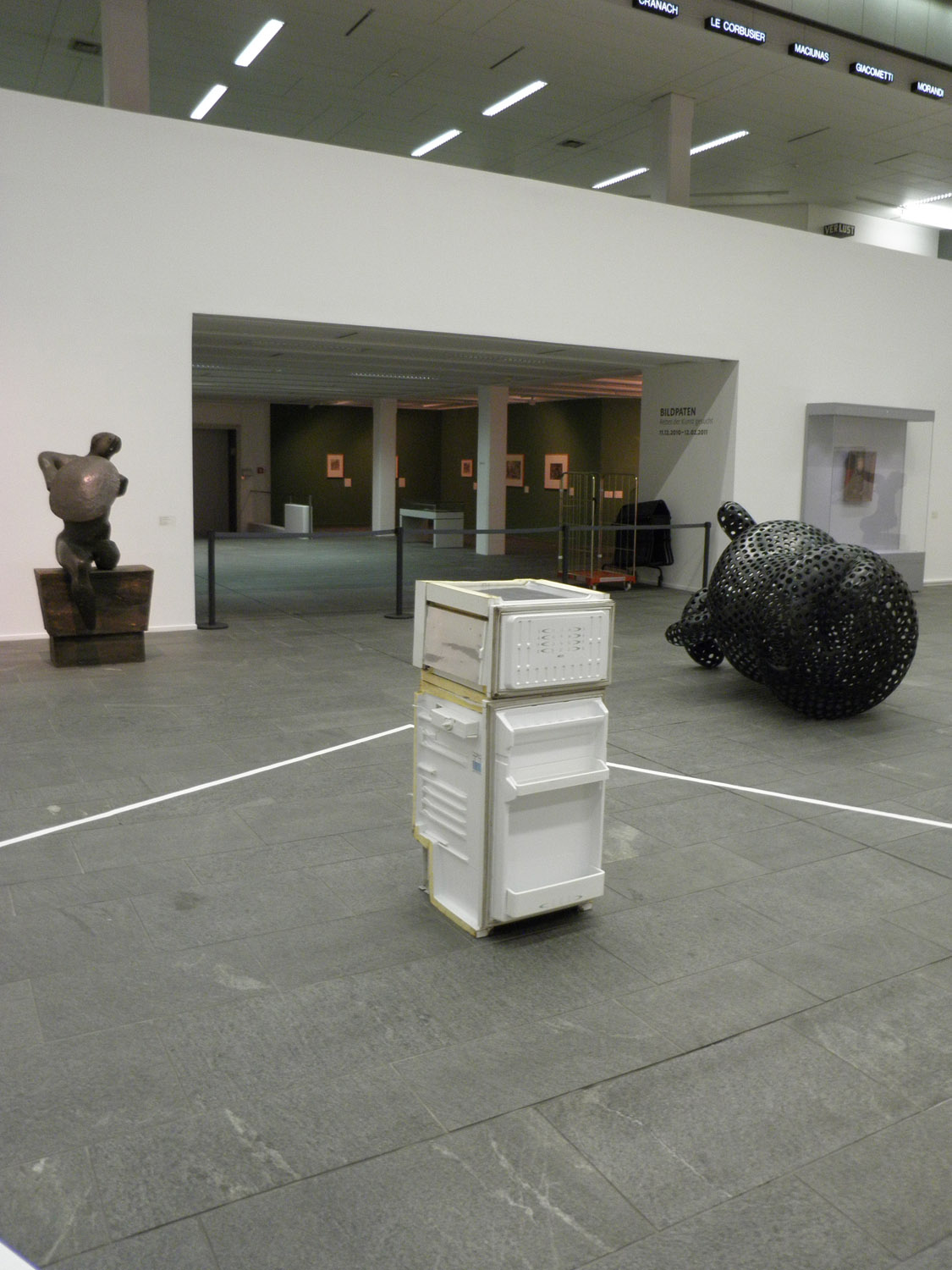 No Title, 2004. Mixed media. Installation view, Kunsthalle Mannheim.Courtesy of Hendrik Bündge..